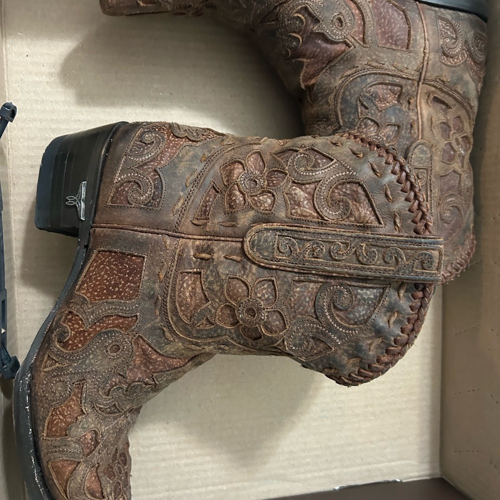 Lane Boots Embossed Leather Design